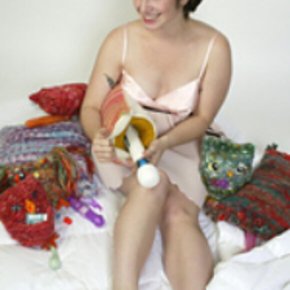 Naughty Needles : Sexy, Saucy Knits for the Bedroom and Beyond - Picture 3 of 3